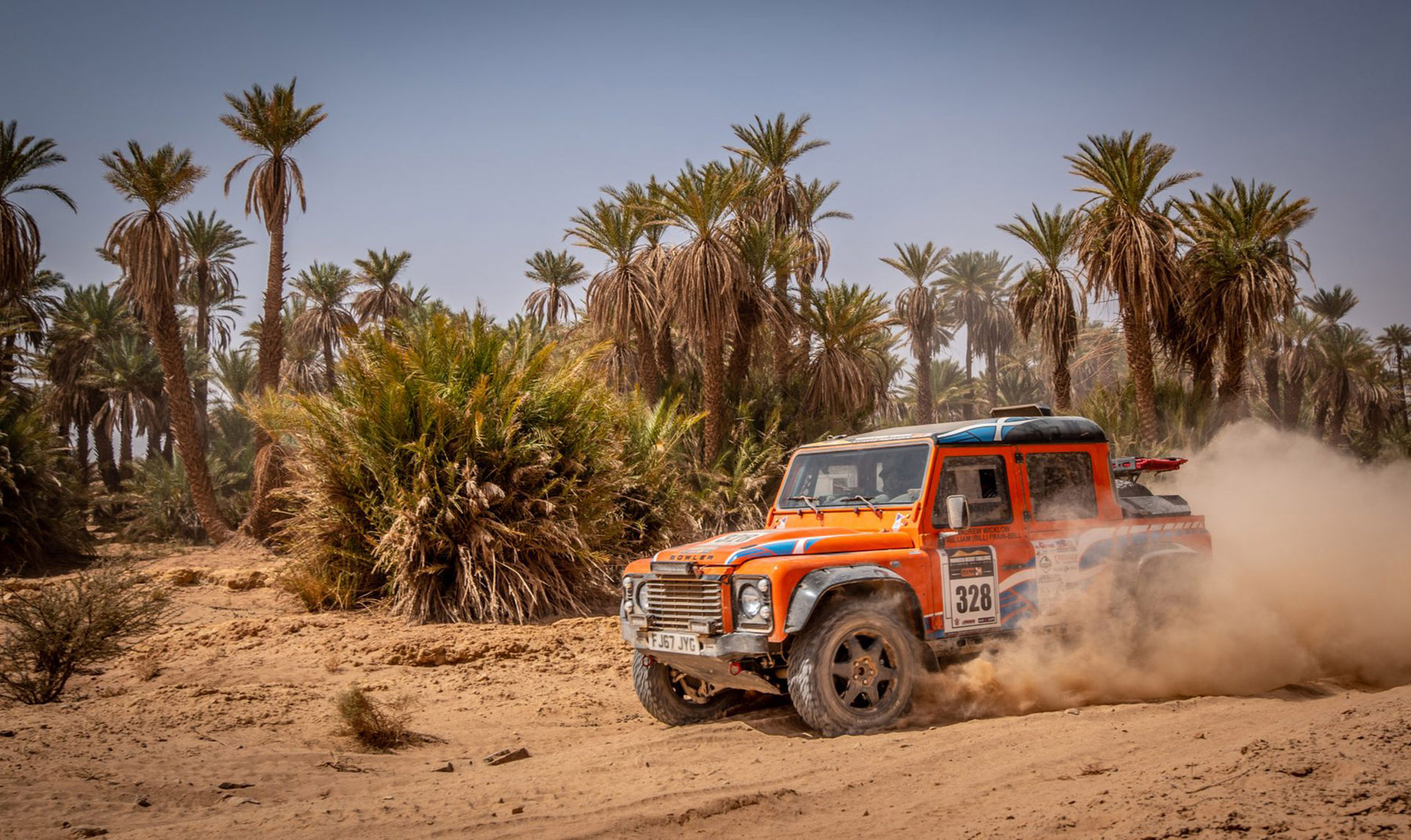 Jaguar Land Rover köper Bowler