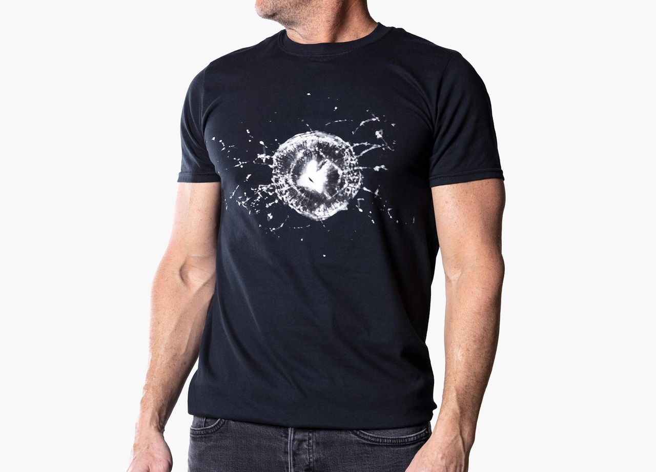 Tesla börjar kränga t-shirt med glasskada