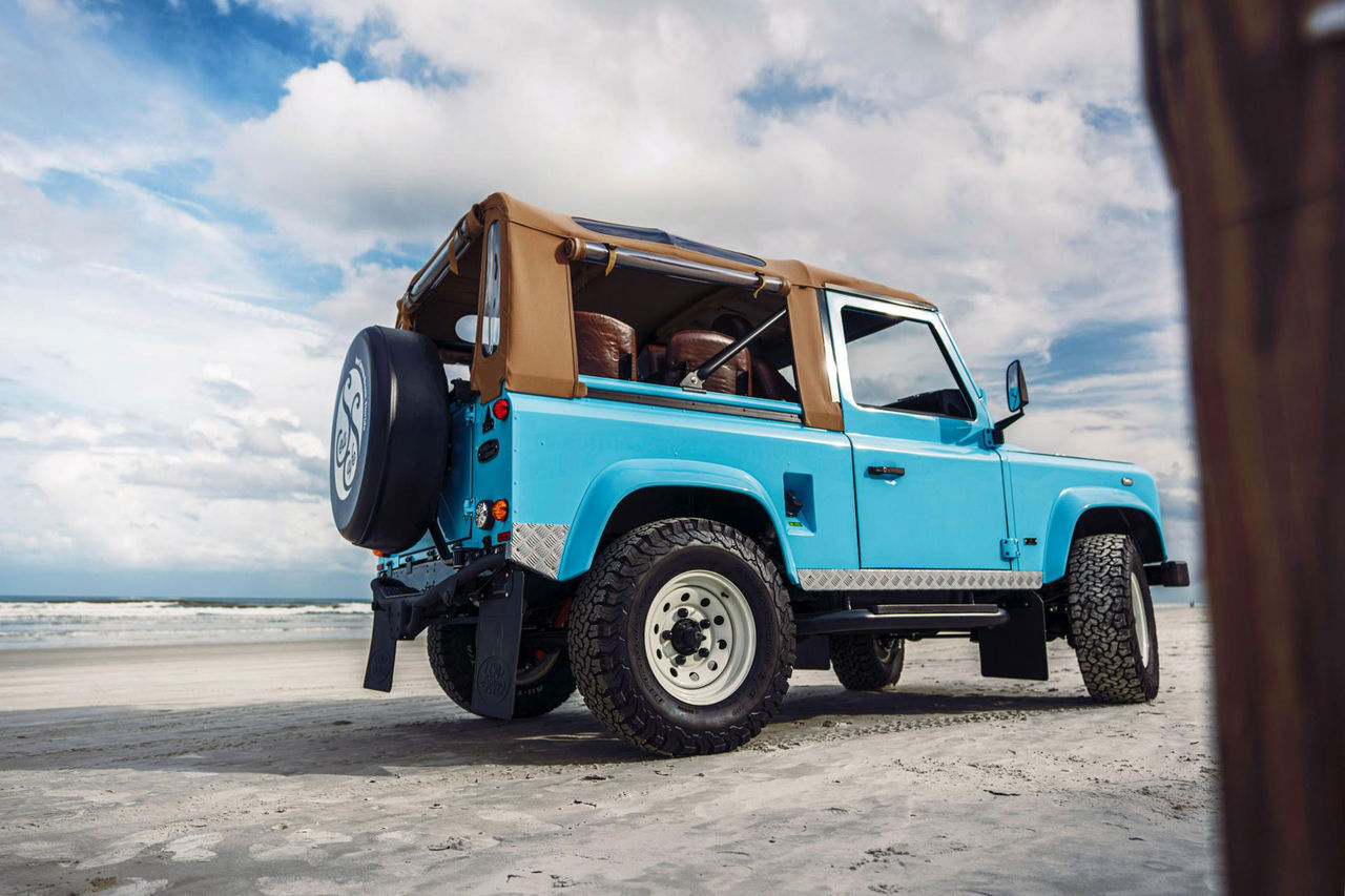 Arkonik förvandlar Land Rover Defender till strandraggarbil