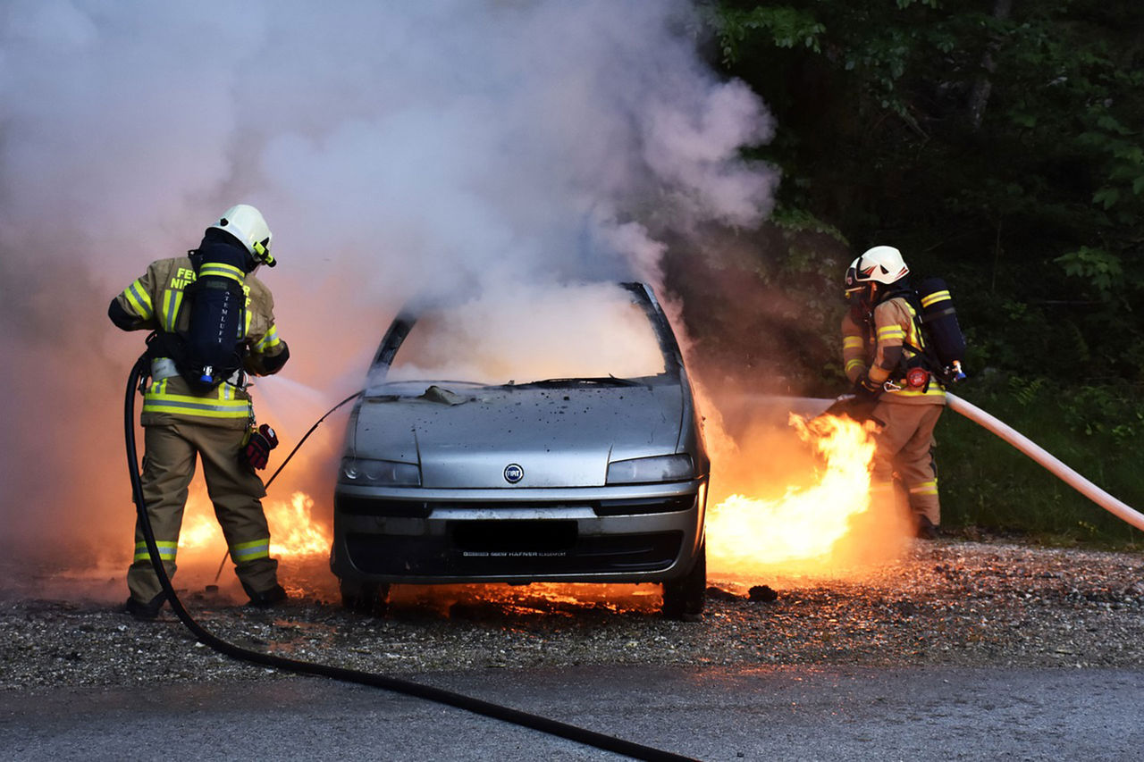 Försäkringsbranschen ska granska bilbränder hårdare
