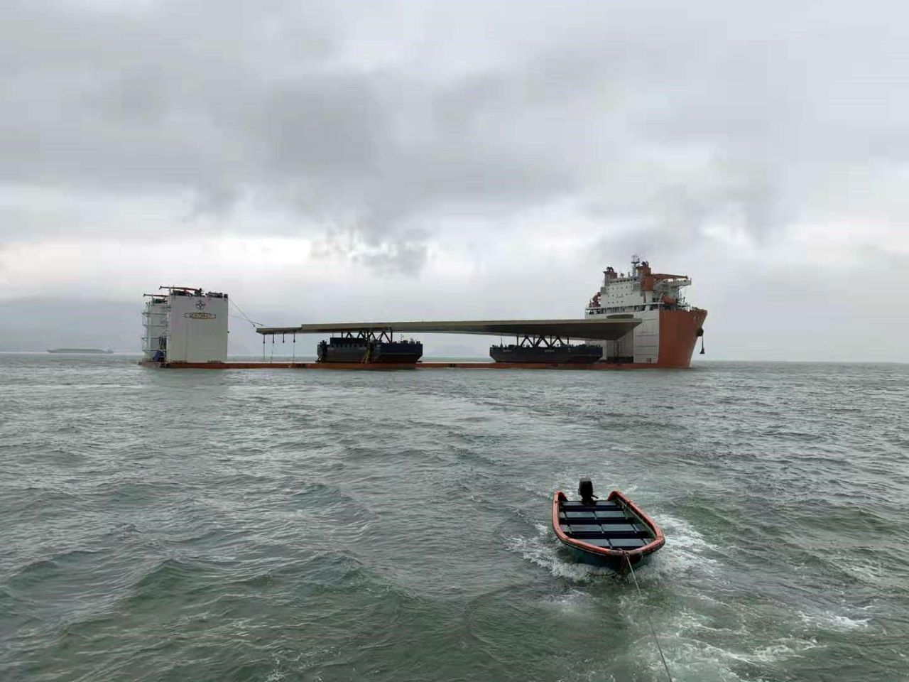 Så ska guldbron vid Slussen monteras