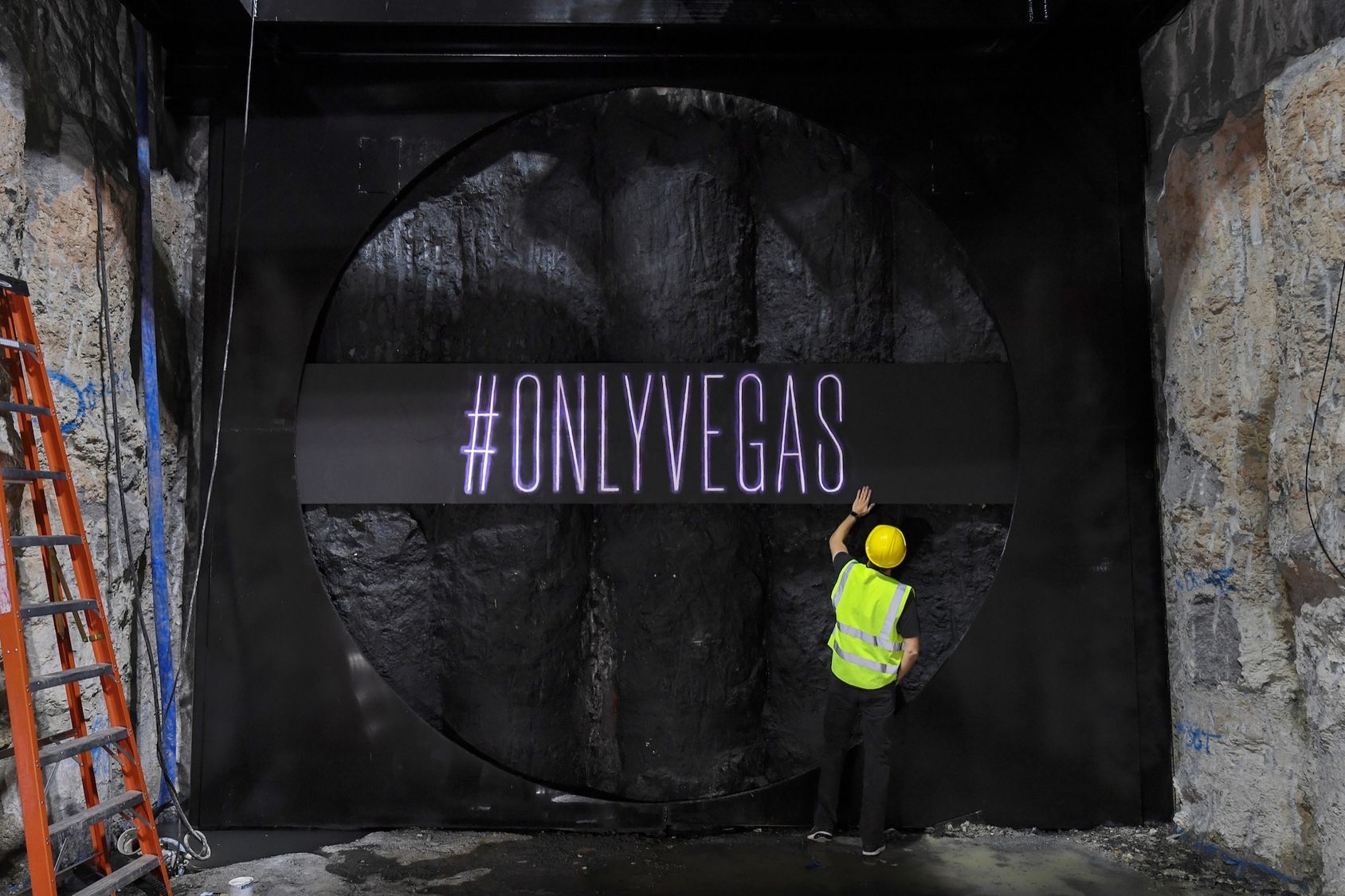 Boring Companys första tunnel i Las Vegas färdiggrävd. Nästa år kommer