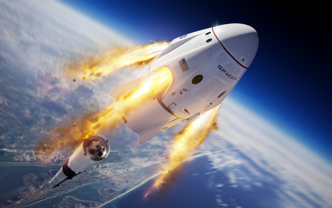 SpaceX ska skicka turister till rymden