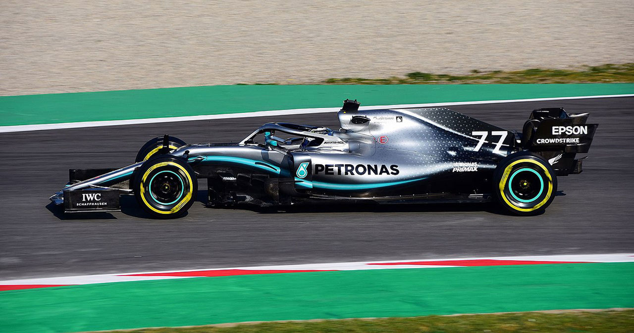 Mercedes F1-bilar kan göra hjulinställning under körning