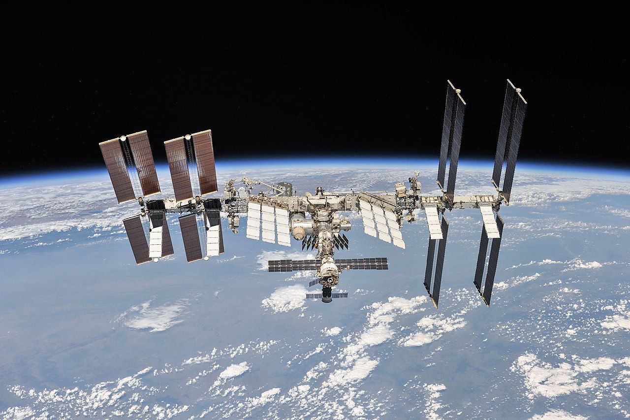 SpaceX och Axiom Space ska skicka tre turister till ISS Nu kan du semestra på en rymdstation