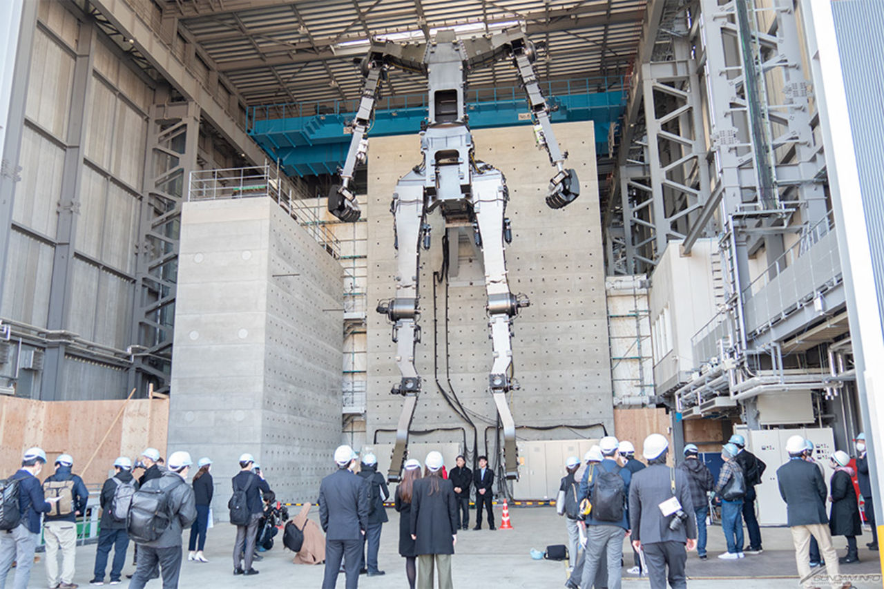 Japans enorma Gundam-robot börjar ta form