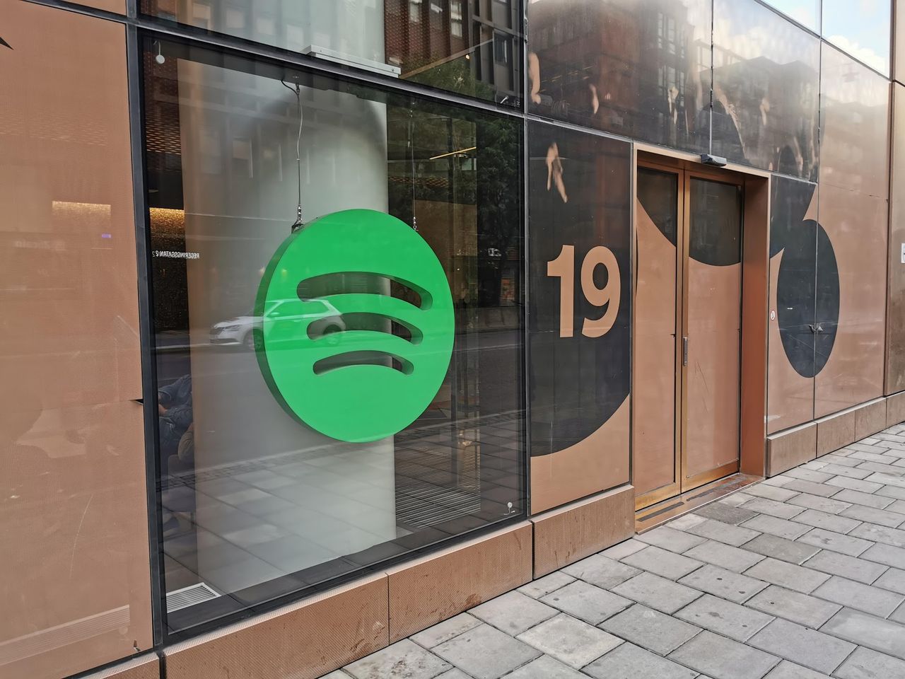 Spotify skickar hem sina anställda