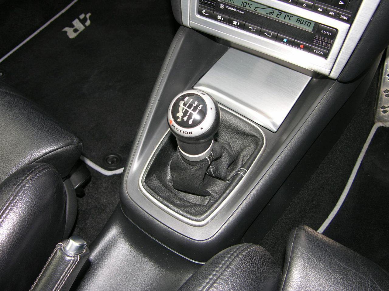 Volkswagen: manuella lådor finns så länge folk vill ha det