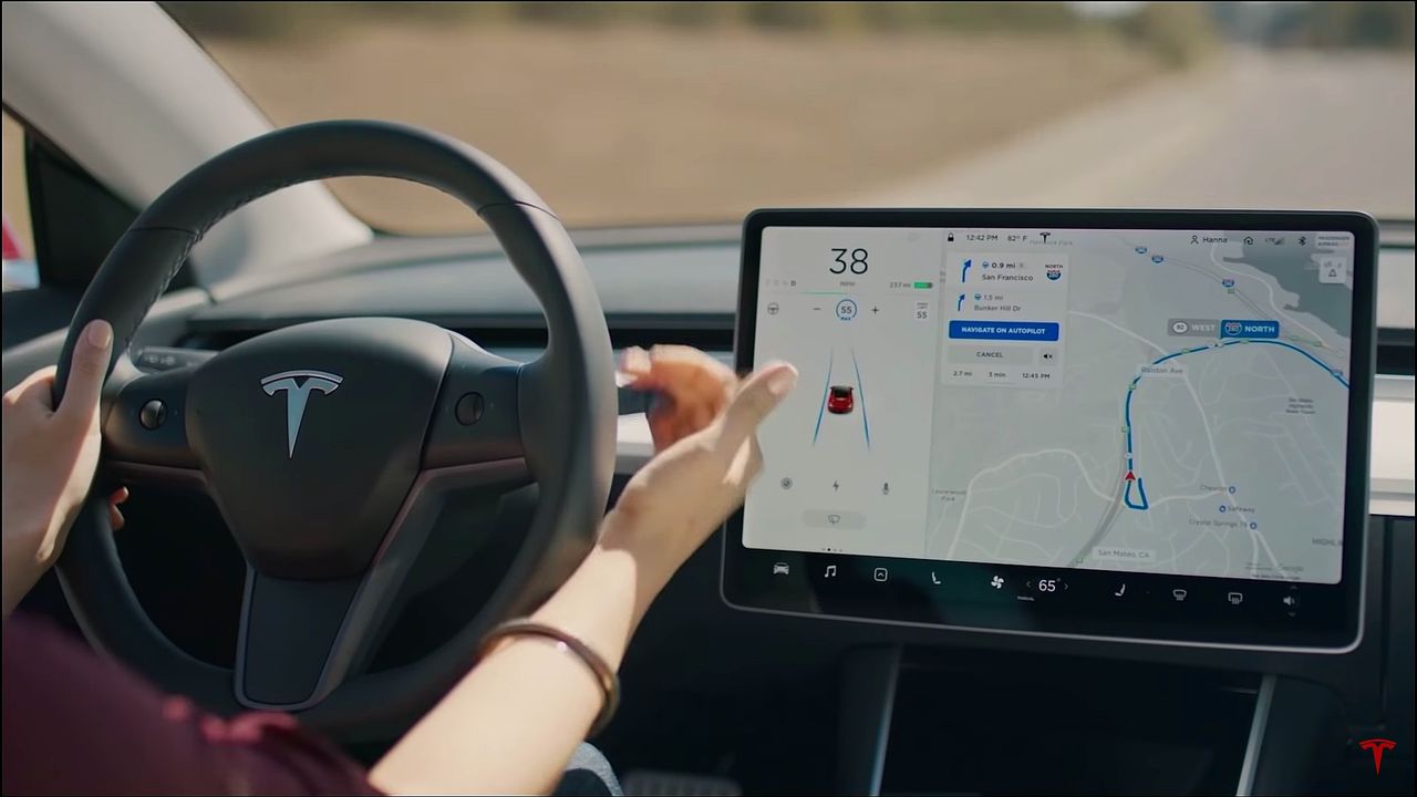 Snart kommer Teslas Autopilot kunna upptäcka trafikljus