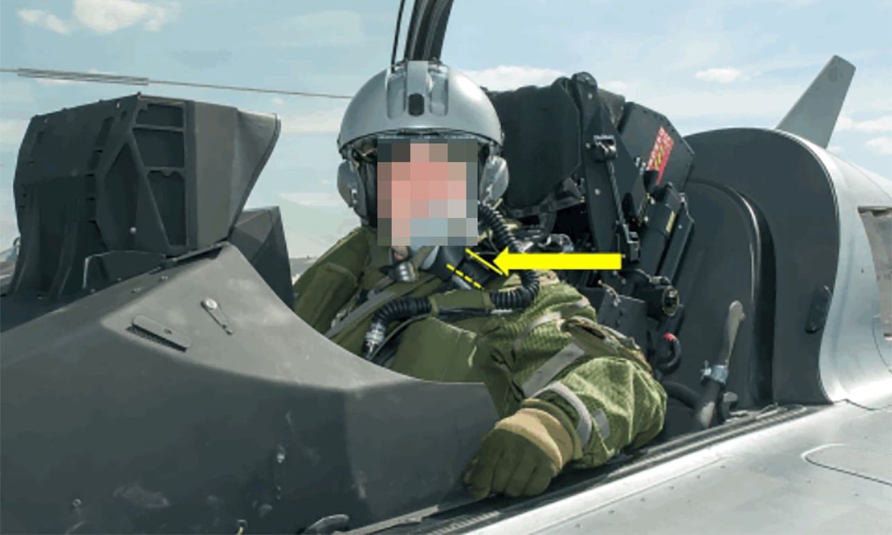 Snubbe råkade skjuta ut sig själv ur ett stridsflygplan