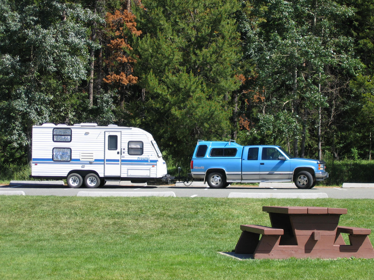 Snart får man köra 100 km/h med släpvagn i Finland