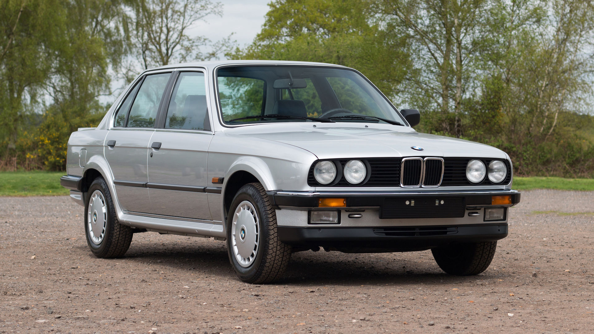 BMW 325iX från 1986 med 82 mil på mätaren till salu