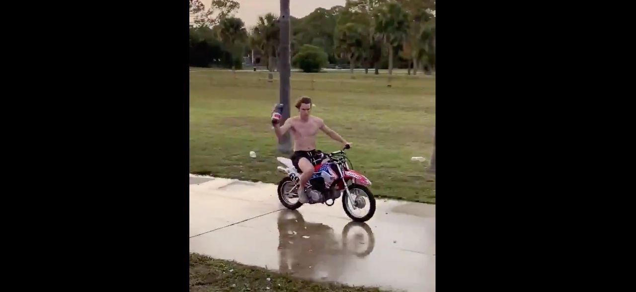 Snubbe fångar PET-flaskaraket