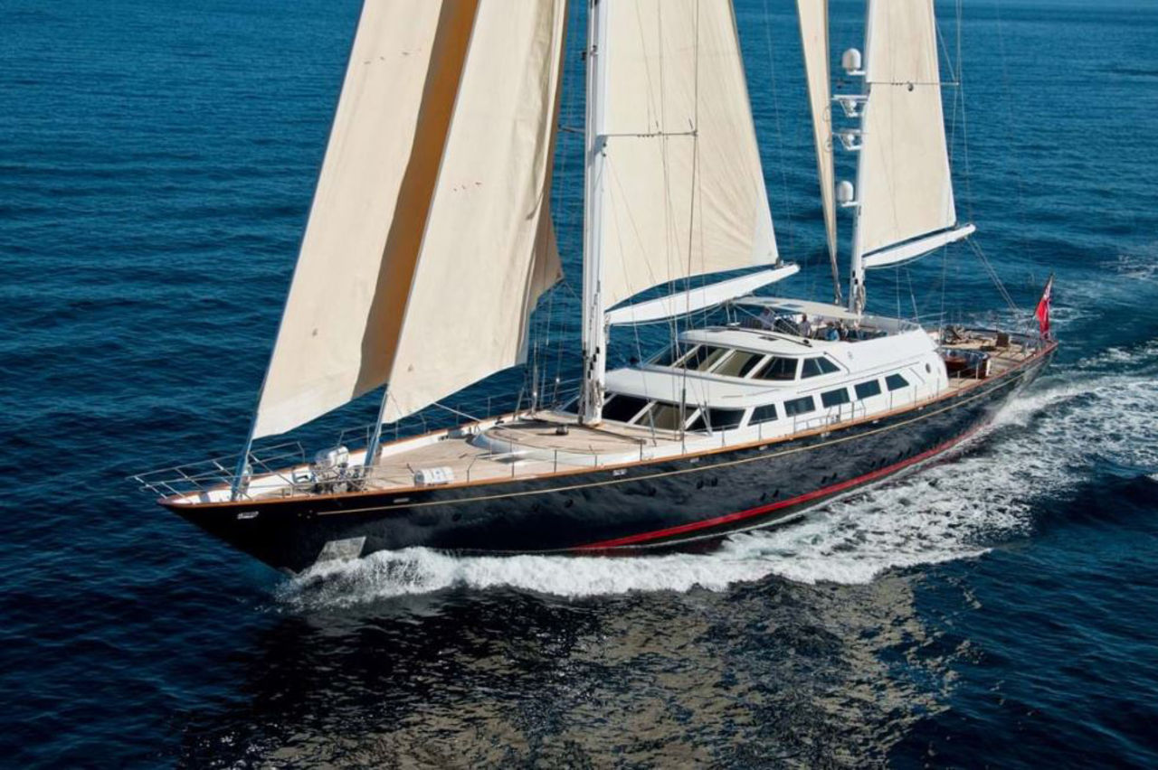 Köp Silvio Berlusconis gamla båt