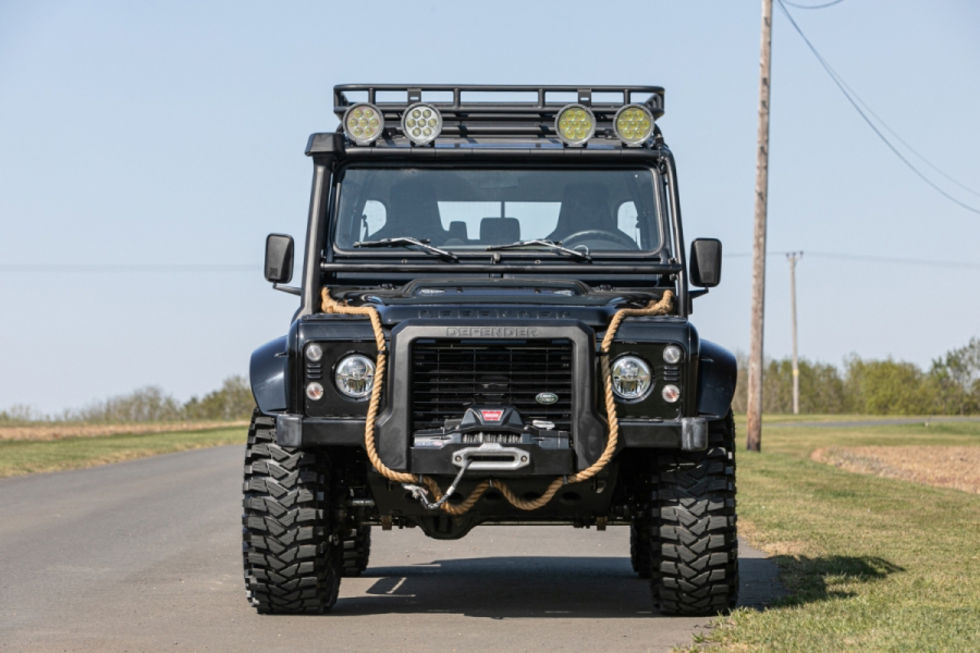 Köp en Land Rover Defender som var med i Spectre