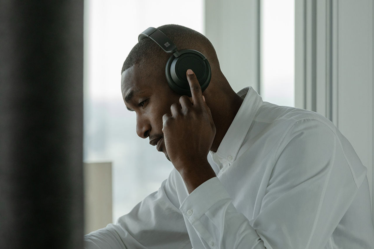 Microsoft visar upp Surface Headphones 2