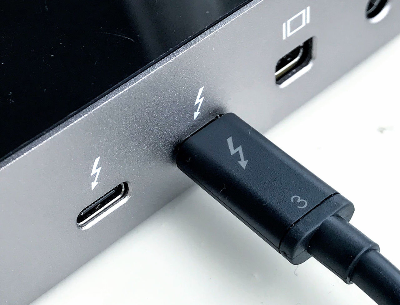 Elak bugg hittad i Thunderbolt