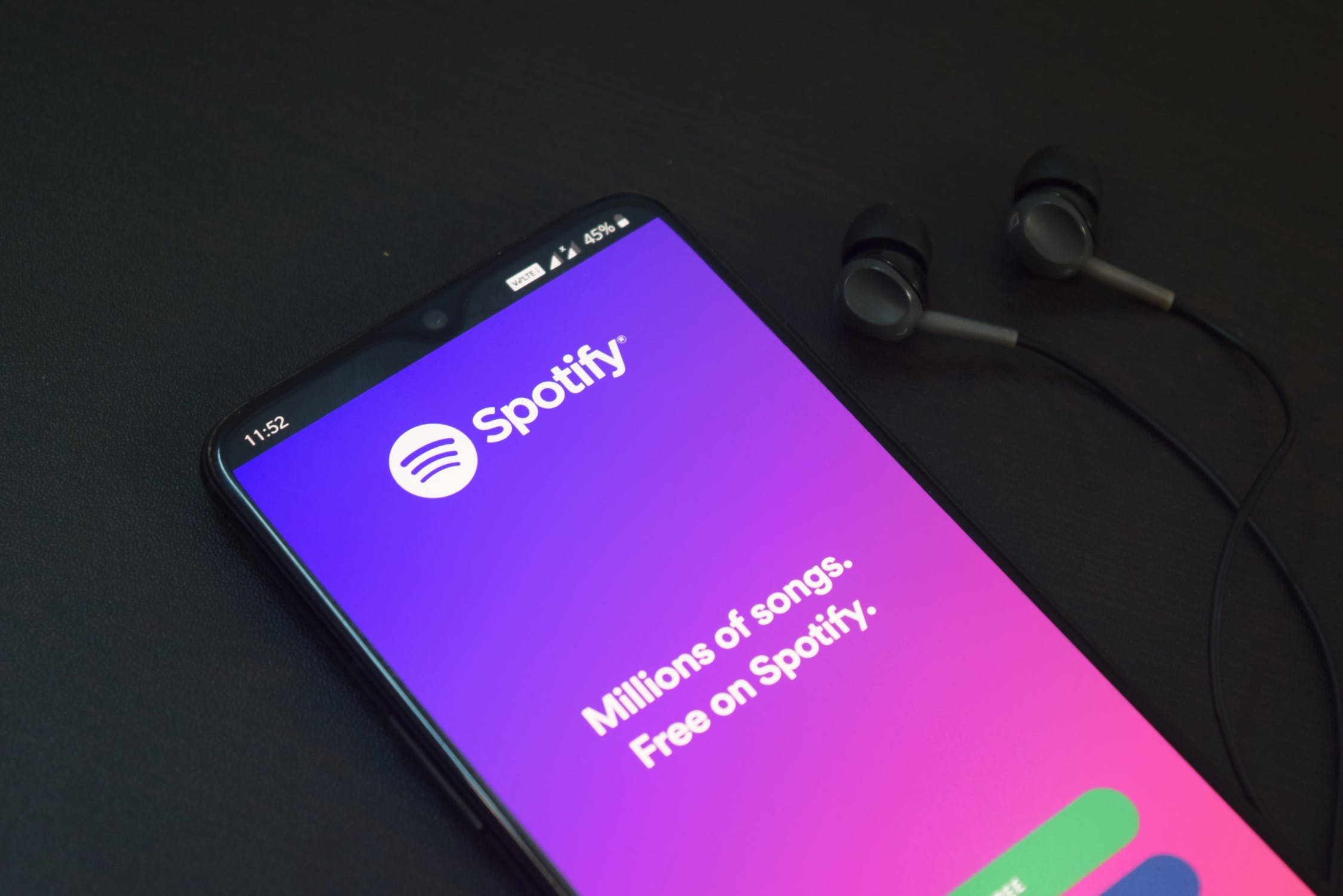 Spotify ska börja med radioteater Börjar släppa dessa på sin podcast-tjänst nästa år