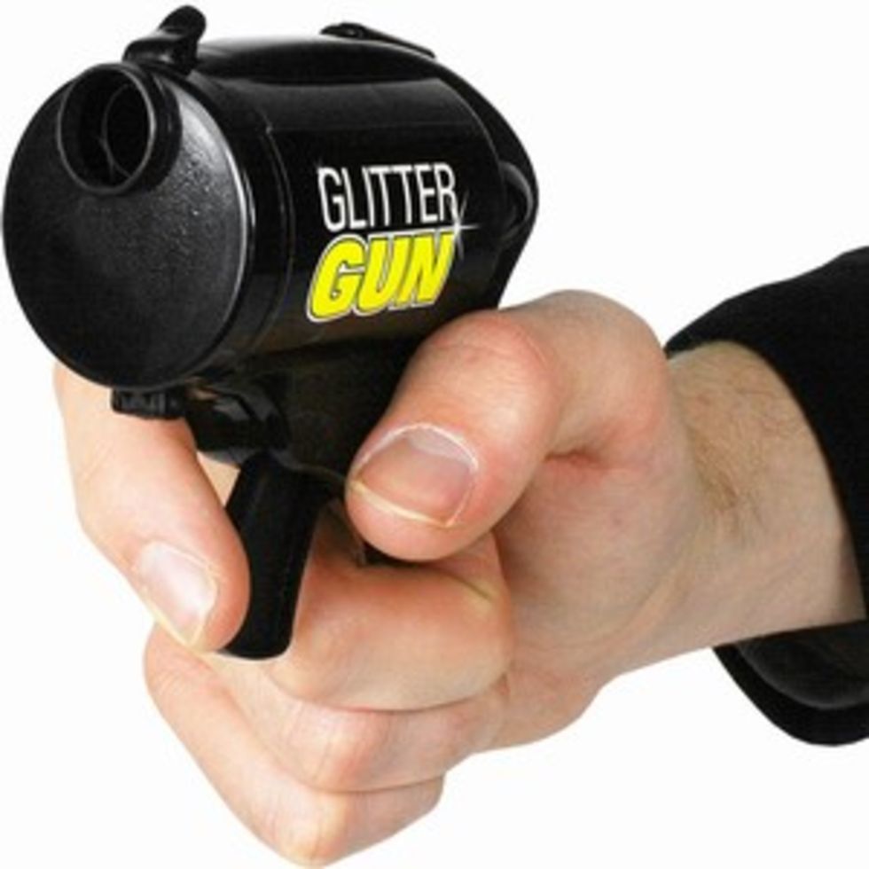 Glitter Gun partypistol. Austin Powers wants one. Feber / Pryl