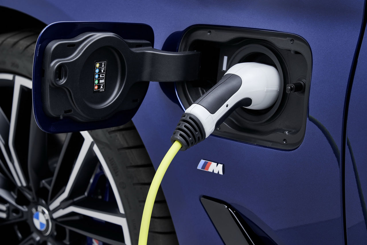 Kommande laddhybrider från BMW klarar 10 mil på el