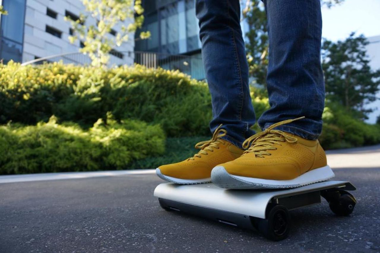 Nu börjar den eldrivna rullbrädan WalkCar säljas