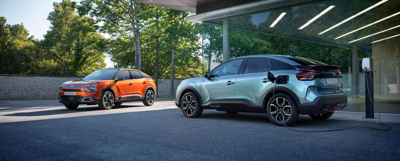 Citroën visar några bilder på nya C4