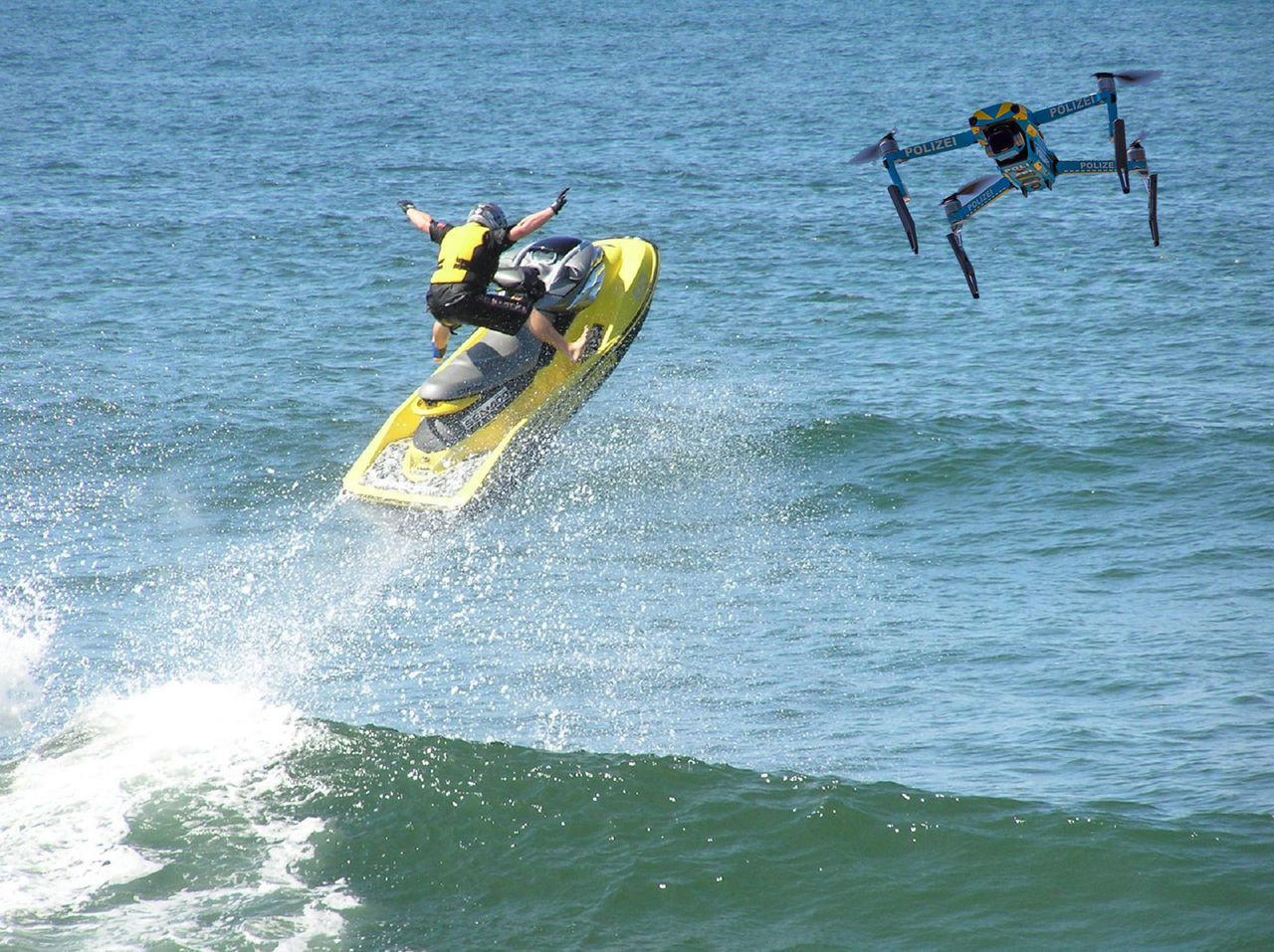 Polisen ska använda drönare för att jaga vattenskoter-busar 