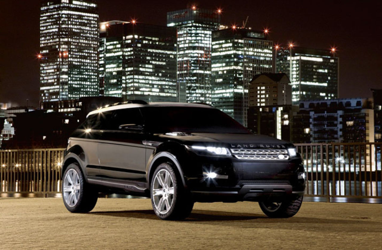 Land Rover LRX i svart kostym