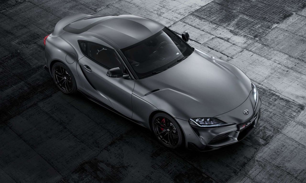M3-motorn hittar in under huven på Toyota Supra