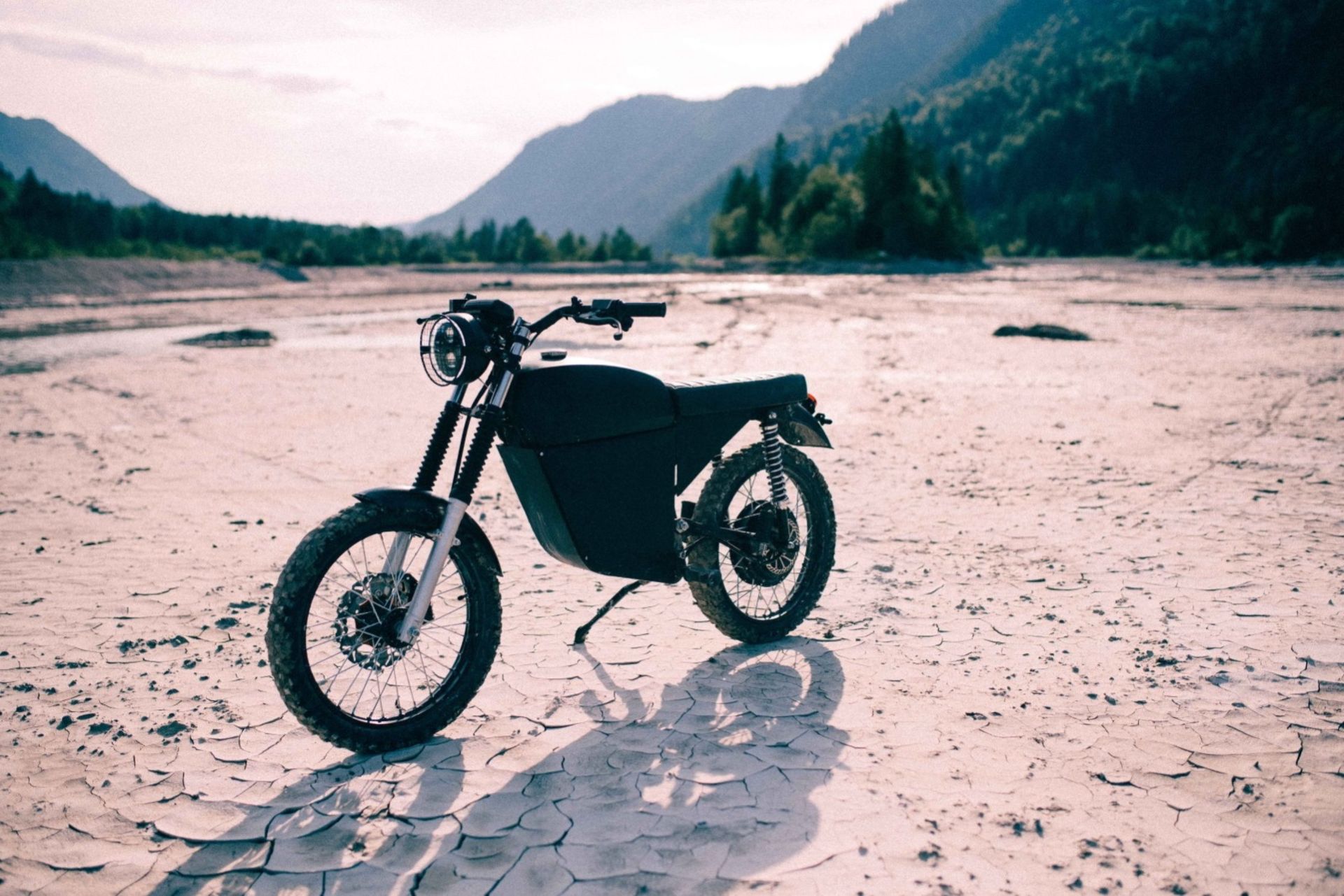 BlackTea - en scrambler-inspirerad eldriven moped