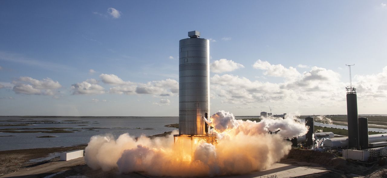 SpaceX Starship-prototyp tar sig upp i luften