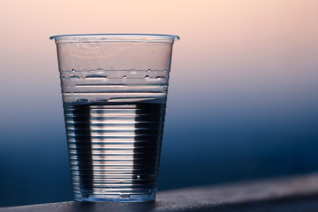 Utredning vill se skatt på plastmuggar