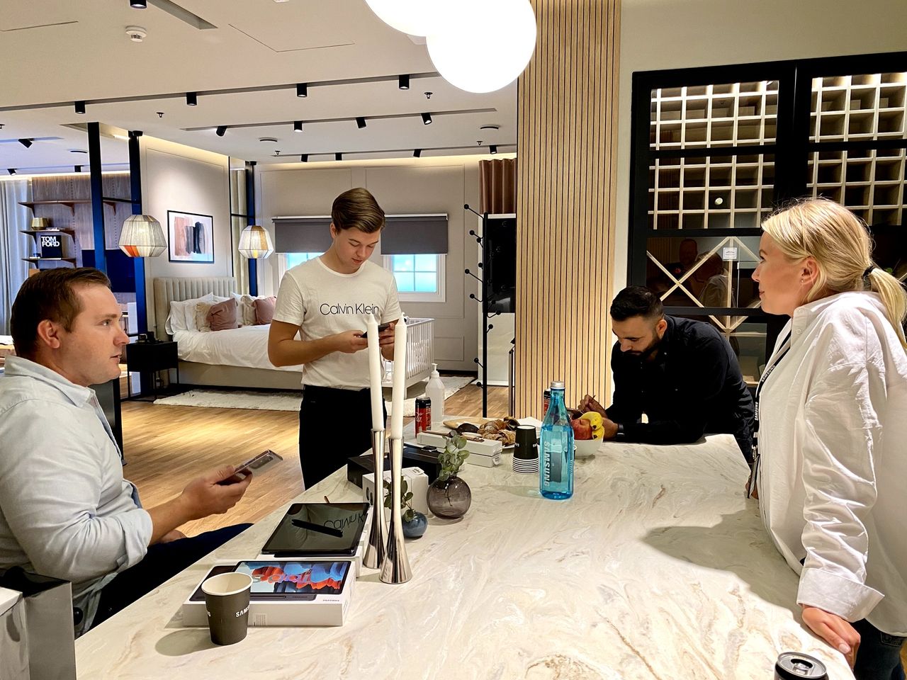 Feberläsare kollar in Samsungs nya prylar!