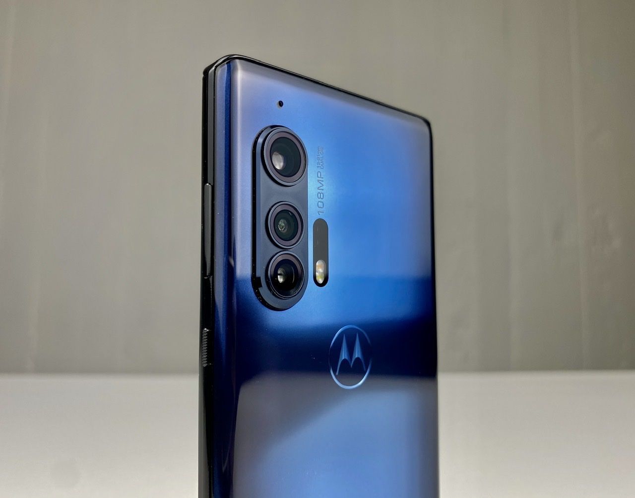 Motorola Edge och Edge+ prissänks