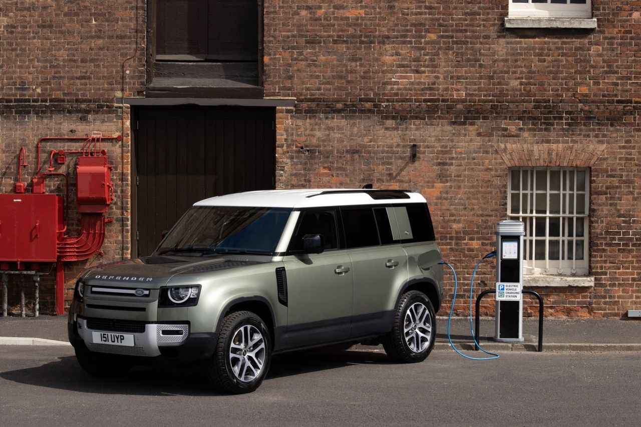 Nya Land Rover Defender nu även som laddhybrid