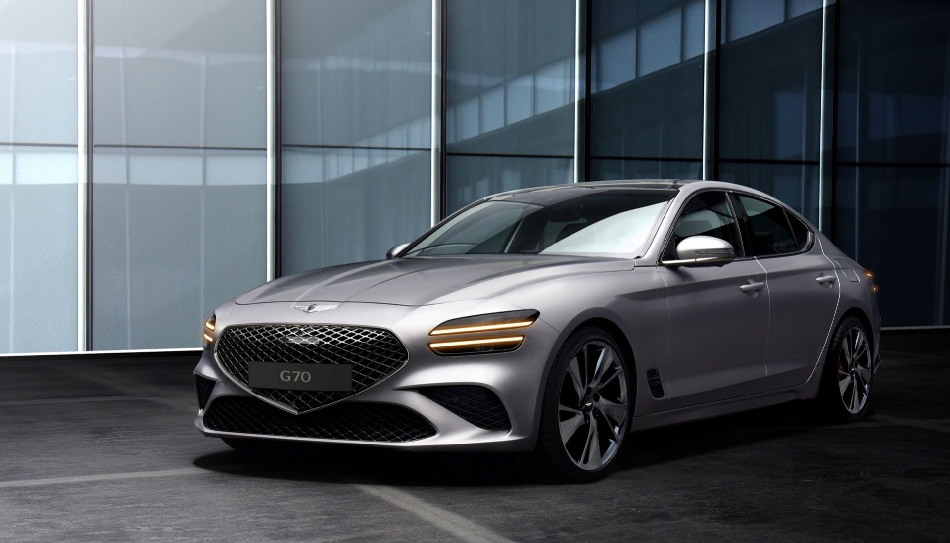 Första bilderna på nya Genesis G70