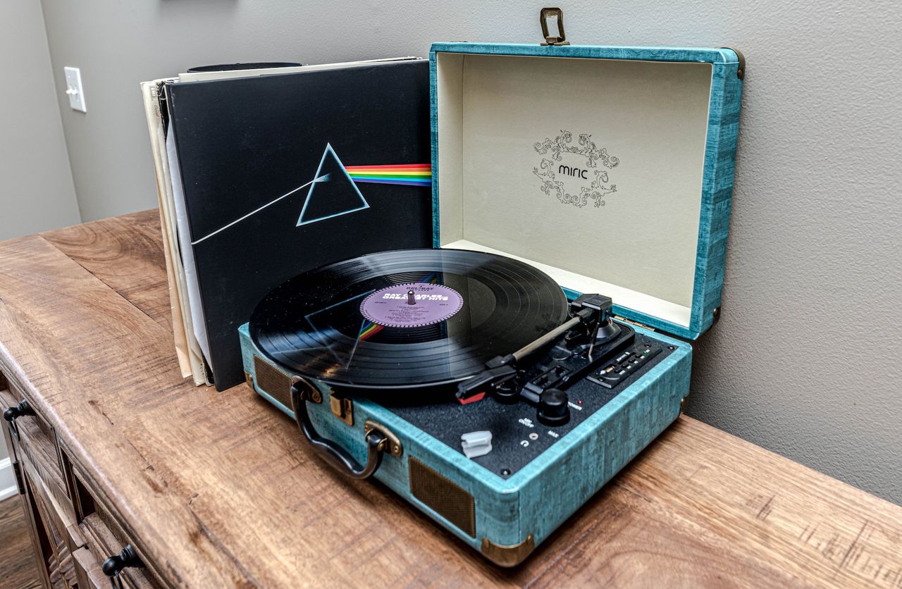 Det såldes fler vinyler än CD-skivor i år