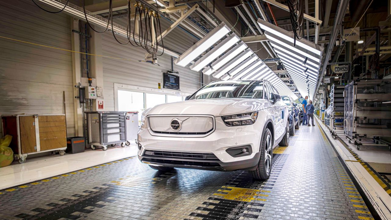 Tillverkningen av Volvo XC40 Recharge drar igång