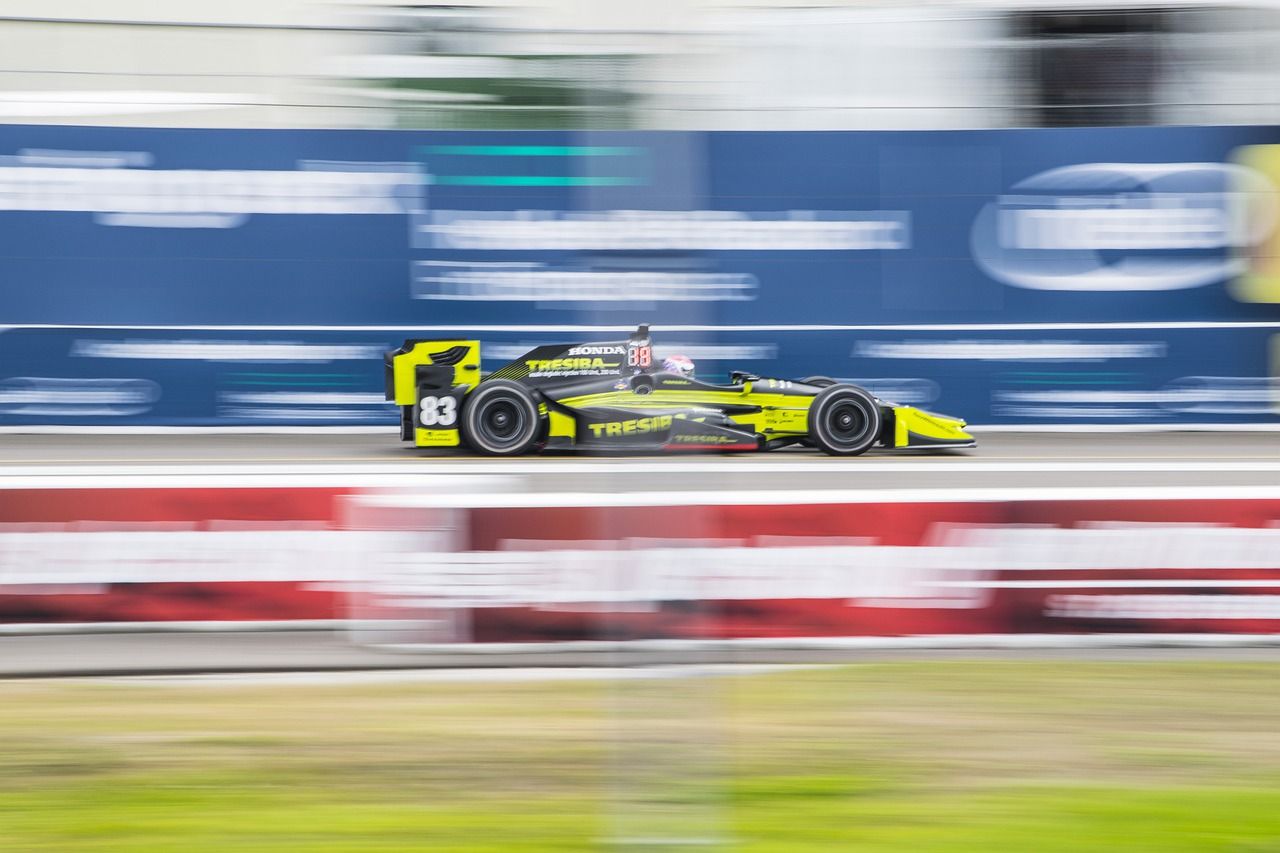 Pandemin sätter pinnar i hjulet för IndyCars hybridbilar