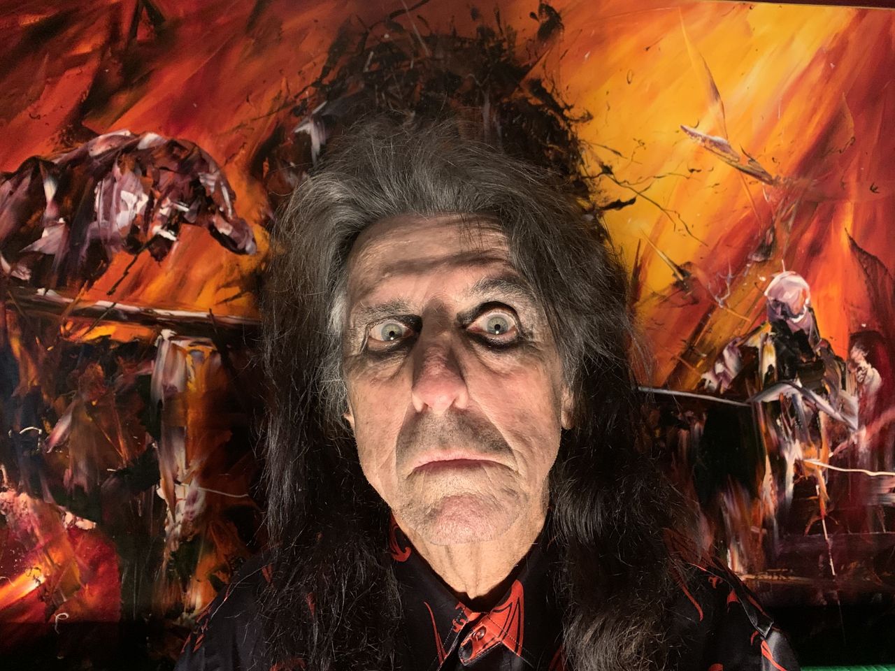 Alice Cooper läser skräckböcker för barn