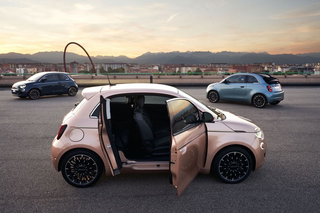 Fiat 500 nu med en liten extra dörr på passagerarsidan