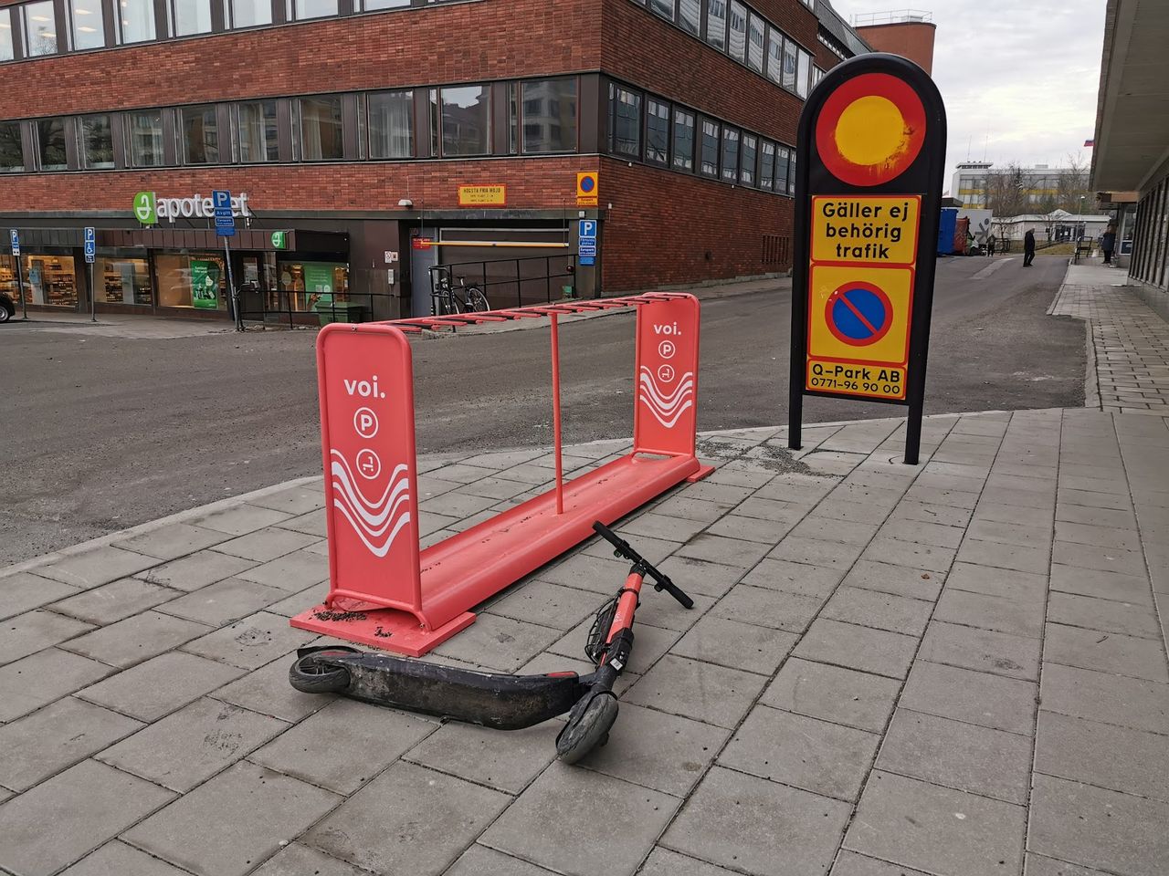 Du kan få betala om du parkerar elsparkcykeln fel