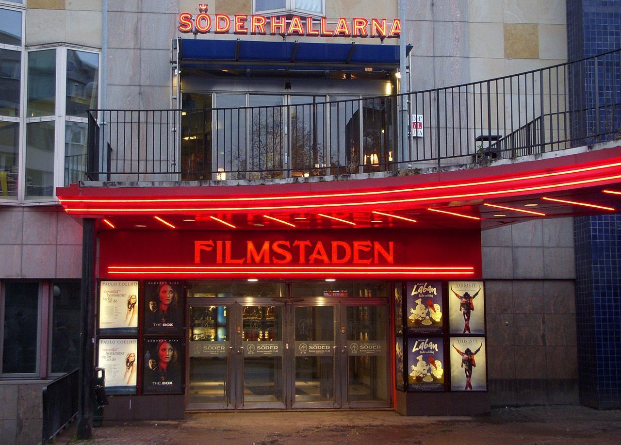 Filmstaden stänger sina biografer på tisdag