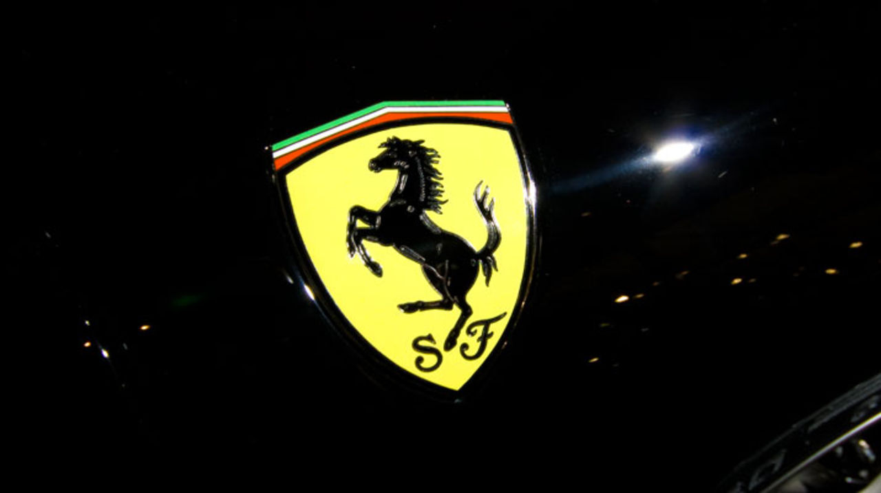 Ferrari släpper nytt i Paris