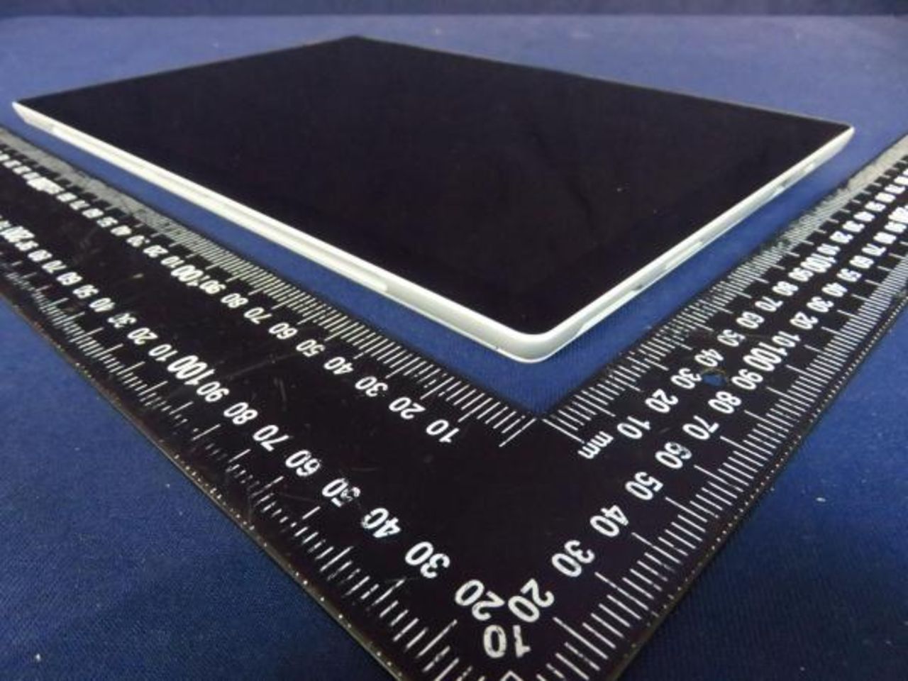 Bildläcka visar Surface Pro 8 och Laptop 4