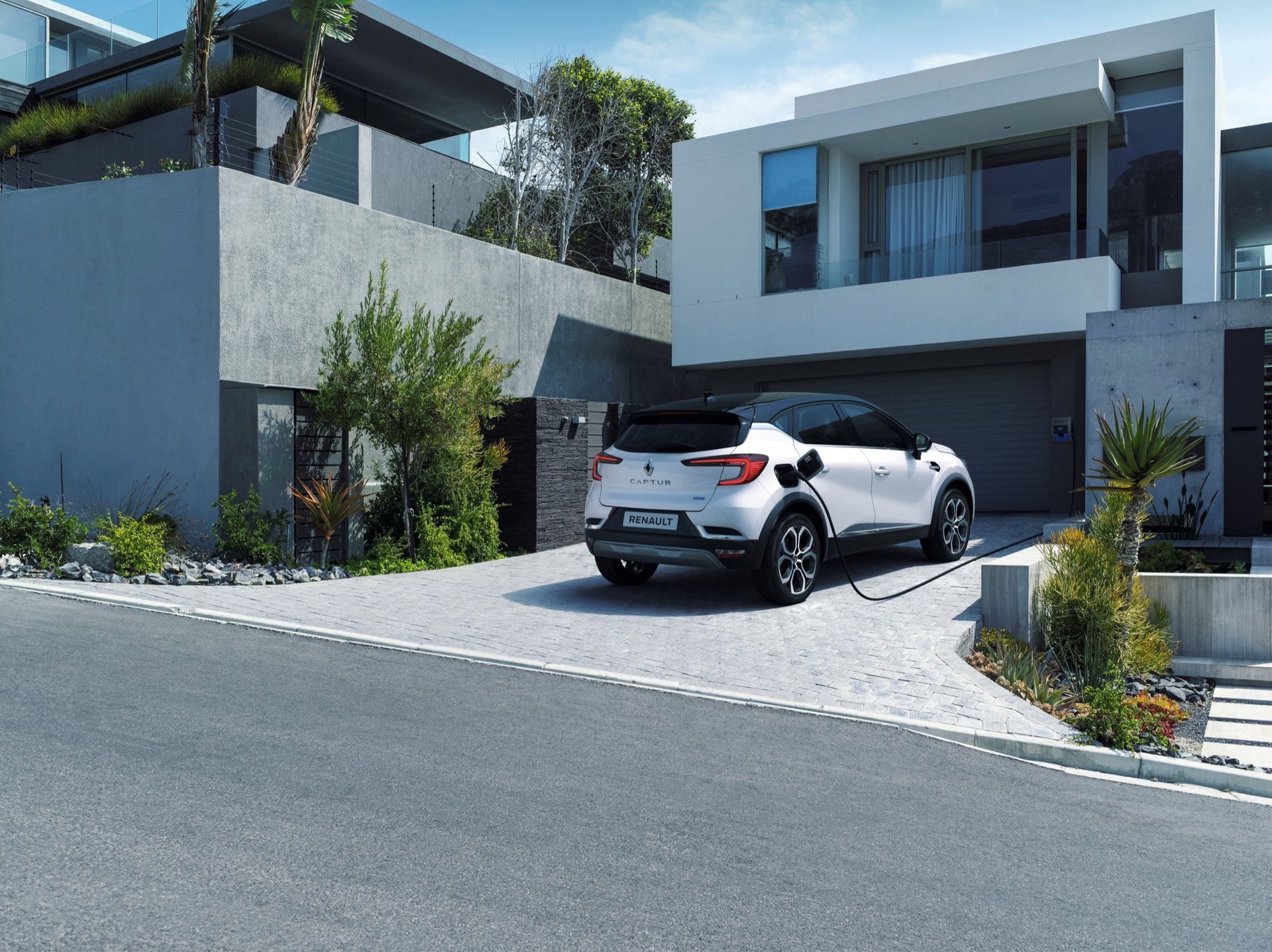 Renault börjar sälja Captur som laddhybrid