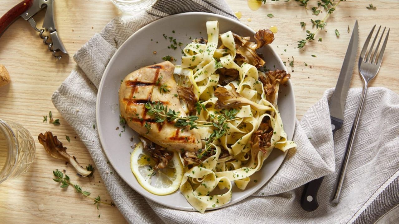 Just odlar kycklingkött i laboratorier