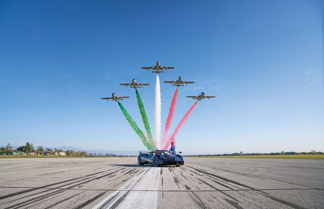 Pagani hyllar flygakrobater igen, fast nu med en Huayra