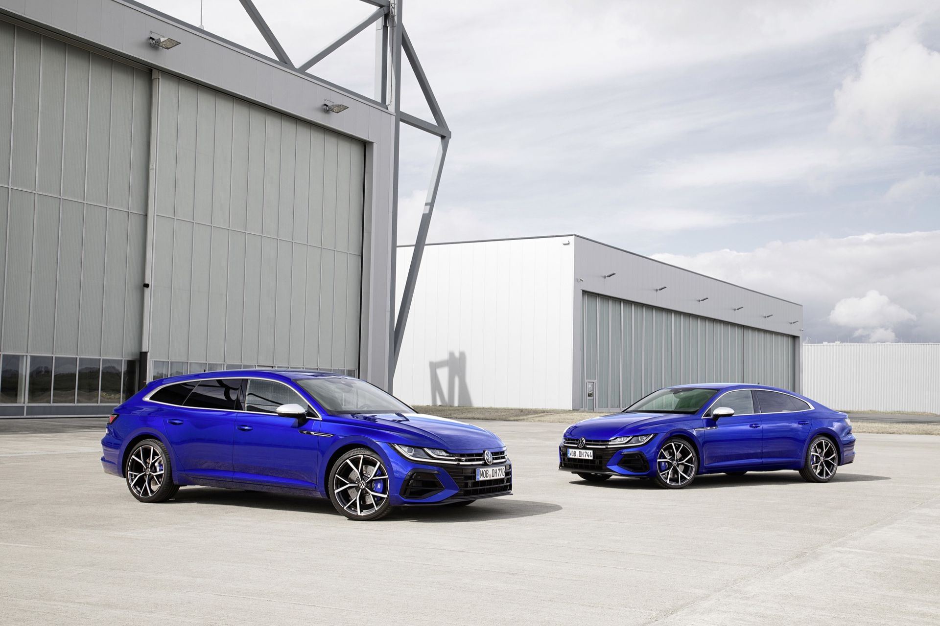 Volkswagen Arteon R och Tiguan R börjar säljas
