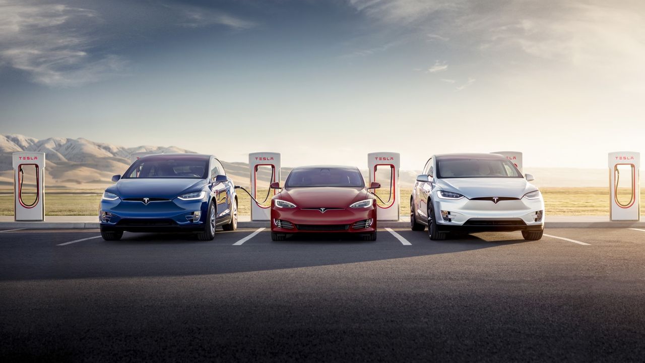 Världens största Supercharger-station har öppnat